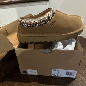 NWT woman’s Tasman Uggs slippers. Size 7